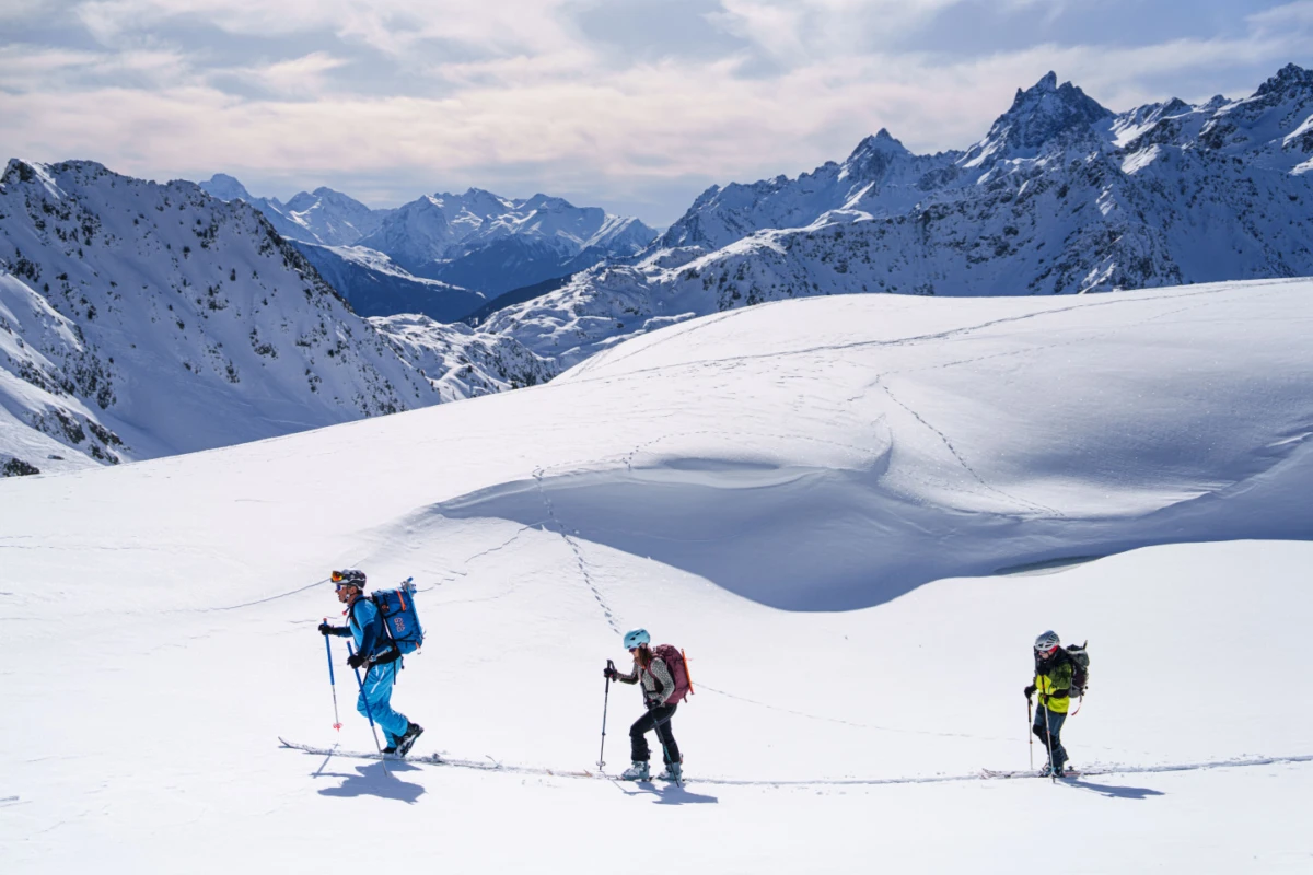 ESI PRO 7, a human-sized ski and snowboard school, offers lessons for all levels in the 7 Laux area